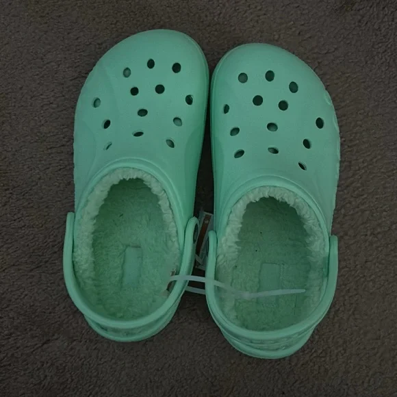 Sherpa lined Crocs - Picture 4 of 4